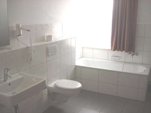 Koupelna v ubytování Hotel Zur Sonne