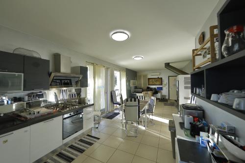 Dapur atau dapur kecil di Nuovo Laghetto Del Frassino