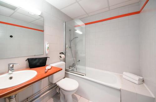 Koupelna v ubytování Ibis Styles Chambery Centre Gare