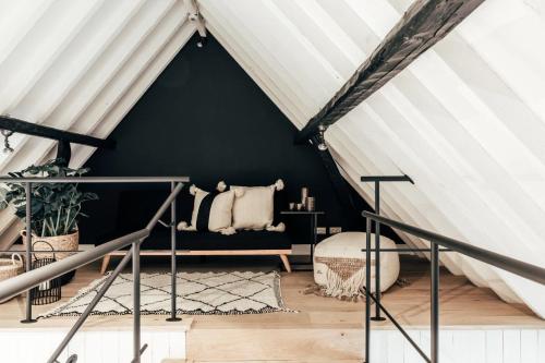 a black and white room with a couch in a tent at Maison Francois in Varsenare