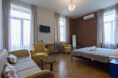 Postel nebo postele na pokoji v ubytování Bricks Room Hotel