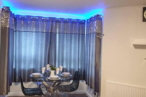 Χώρος καθιστικού στο The Beach Apartment, near Outlander location