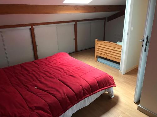 Una cama o camas en una habitación de bidasoa