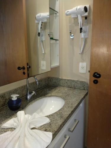 Bilik mandi di Marulhos Suites