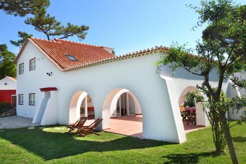 DOMUS QUIETA Quiet home, pool near beach for family & friends