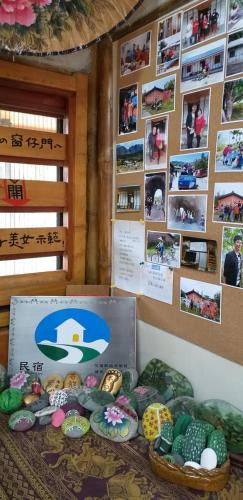 a table topped with lots of donuts on top at Fengnan Tianzhuang Homestay in Fuli