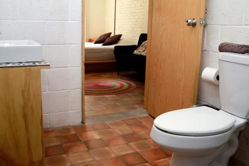 Ένα μπάνιο στο Coyoacan City Lofts