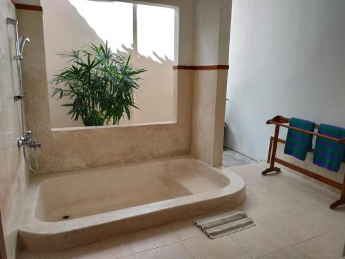 Ένα μπάνιο στο Puri Mesari Hotel