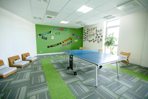 Bilik permainan di HomeBridge Hotel Apartments