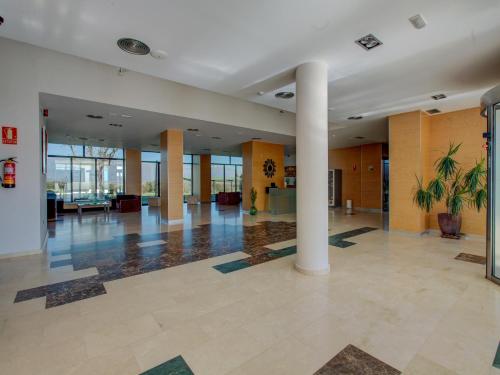 El vestíbulo o zona de recepción de Hospedium Hotel Valles de Gredos Golf