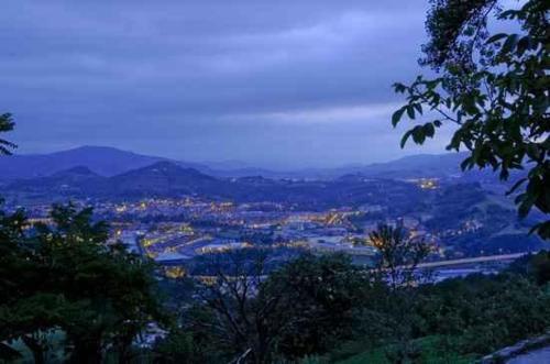 Pemandangan gunung umum atau pemandangan gunung yang diambil dari the country house