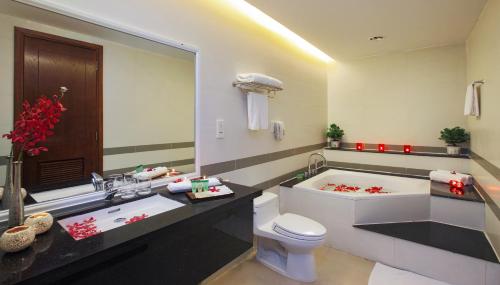 a bathroom with a bath tub and a toilet at Sunrise Hotel in Tây Ninh