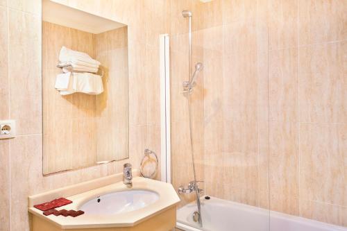 A bathroom at Hotel San Lázaro
