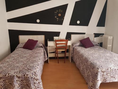 Postel nebo postele na pokoji v ubytování Hostal Lima