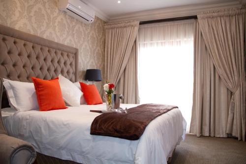 Classique Grace Boutique Hotel tesisinde bir odada yatak veya yataklar