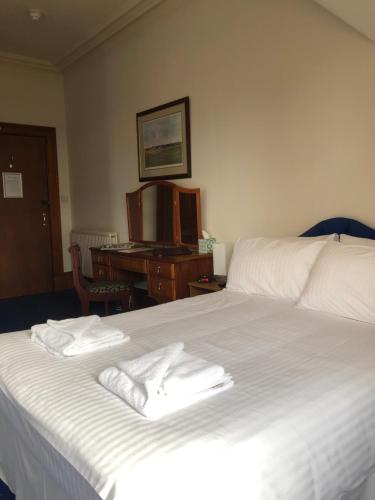 Postel nebo postele na pokoji v ubytování Westerlea Hotel Nairn