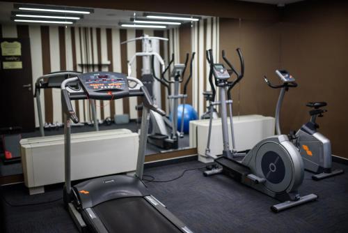 
The fitness center and/or fitness facilities at La Prima Fashion Hotel Budapest
