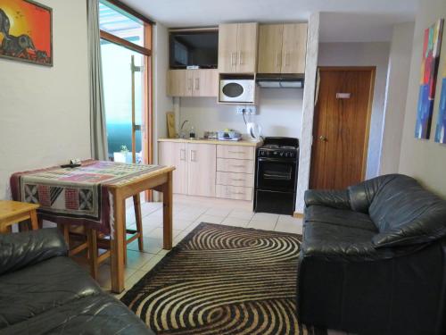 Dapur atau dapur kecil di Haus Victoria Self Catering Cottages