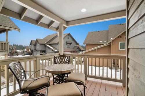 a patio with a table and chairs on a deck at Runaway to the Ridge in Ronald