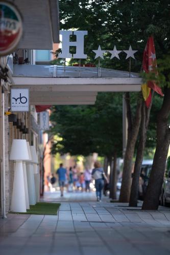 a bridge with stars on it over a sidewalk at Hotel Villa de Barajas in Madrid