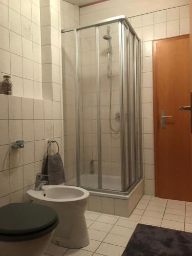 Ένα μπάνιο στο Ferienwohnung Hubertus
