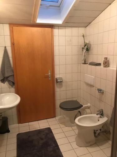 Ένα μπάνιο στο Ferienwohnung Hubertus