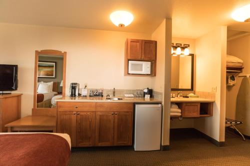 a kitchen with a sink and a refrigerator in a room at Lakeside Lodge and Suites in Chelan