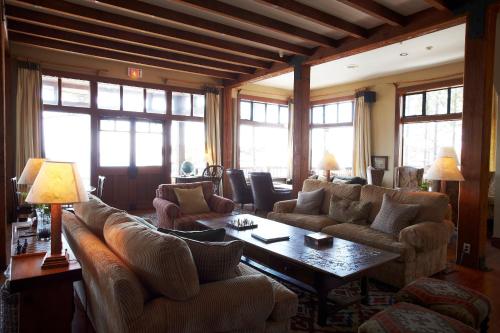 Posezení v ubytování Middle Beach Lodge