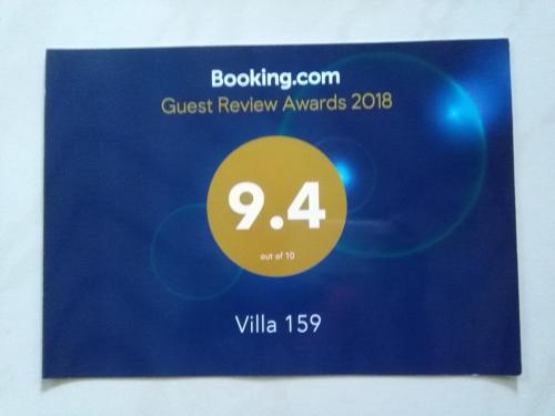 Un certificado, premio, letrero u otro documento en Villa 159