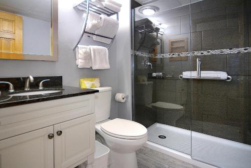 Bathroom sa The Christie Lodge – All Suite Property Vail Valley/Beaver Creek