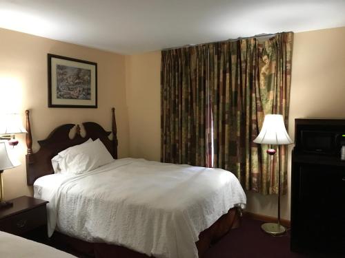 En eller flere senge i et værelse på Motel Town House