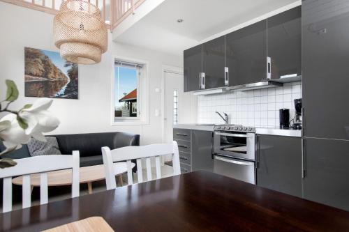 a kitchen and dining room with a table and chairs at Dal Gjestegaard in Skoppum