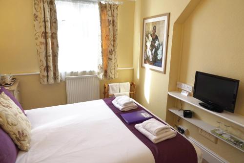 โทรทัศน์และ/หรือระบบความบันเทิงของ Chilterns Guest House