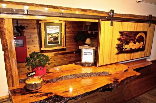 Φωτογραφία από το άλμπουμ του Yellowstone Village Inn and Suites σε Gardiner