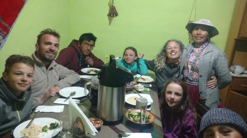 Clients de l'établissement Casa vivencial Yuraq Qaqa