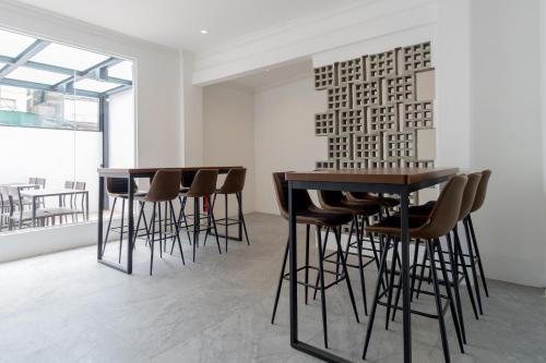a group of stools around a table in a room at RedDoorz Premium near Centre Point Mall Medan in Medan