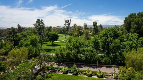 an aerial view of a park with trees and bushes at Hyatt Regency Valencia in Valencia