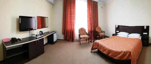 Un pat sau paturi într-o cameră la GRAND STAR HOTEL