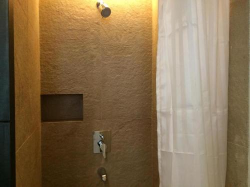 Ett badrum på GT Hotel Iloilo