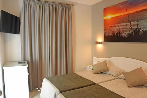 Televízia a/alebo spoločenská miestnosť v ubytovaní Hostal Bodega