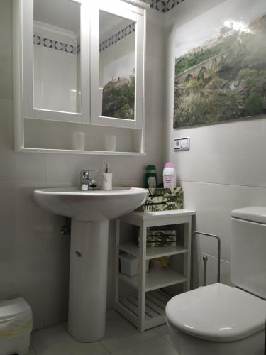 Bathroom sa Piso Turistico Peñuelas de San Blas