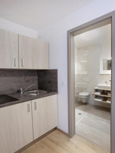 Bilik mandi di Apartment Hotel 37