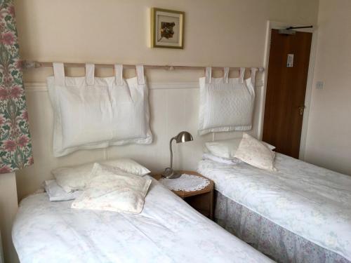 two beds sitting next to each other in a bedroom at Milka's in Oxford