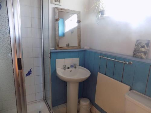 a bathroom with a sink and a mirror at Casa Mar e Sol. Rinboy , in Ballyhoorisky
