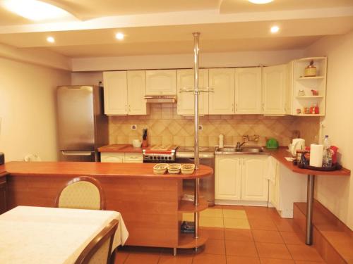 A kitchen or kitchenette at Willa Ewa