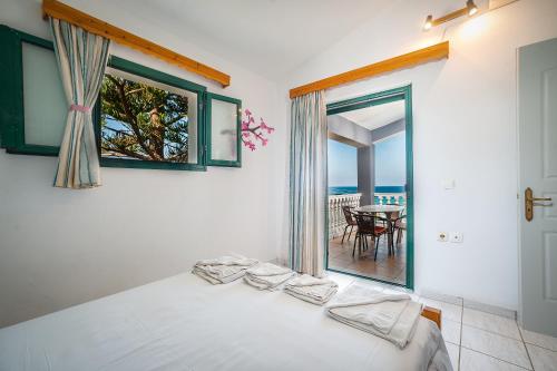 Foto de la galería de Amarylis Beachfront Studios en Amoudi