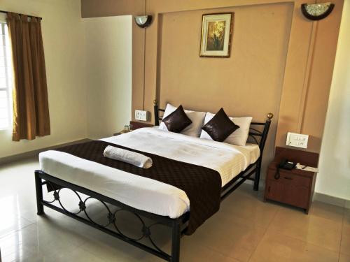 Postel nebo postele na pokoji v ubytování HMR Hotels - Hotel HMR Royal Inn