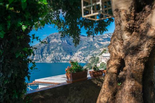 a view of the amalfi coast from a tree at Residence Lì Galli in Praiano