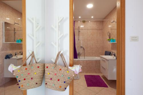 Koupelna v ubytování Apartmani Jolanda