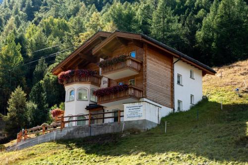 Gallery image of Haus Piccolo in Saas-Grund